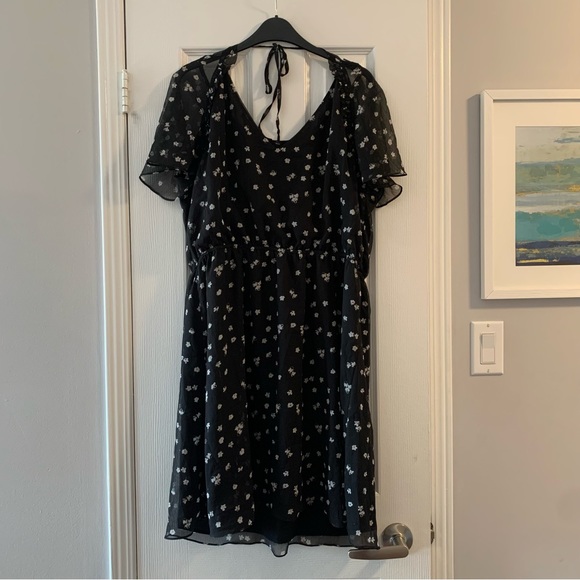 RW&CO. Dresses & Skirts - RW&CO Black Floral Fit & Flare Dress XL